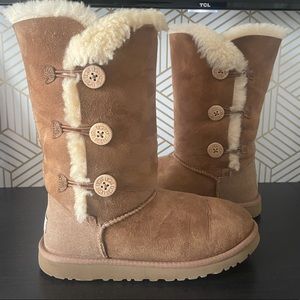 UGG BOOTS Bailey Suede Button Triplet II Water-Repellent Boots